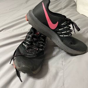 Nike Run Swift SE women’s size 9.